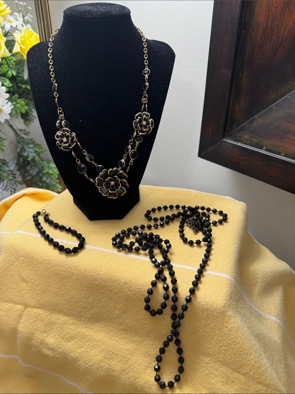 Elegant Black Floral Statement Necklace Set
